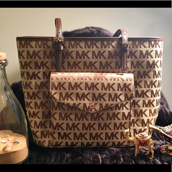 Michael Kors Large Jet Set Tote 👜 NWT - Picture 1 of 7